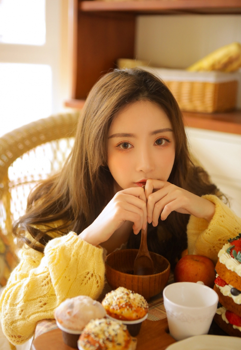 瓜子脸美眉笑容甜美可爱图片