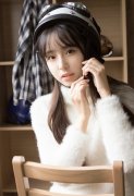长腿美模身材高挑迷人艺术照