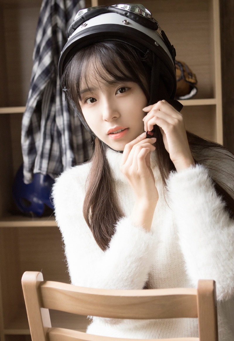 长腿美模身材高挑迷人艺术照