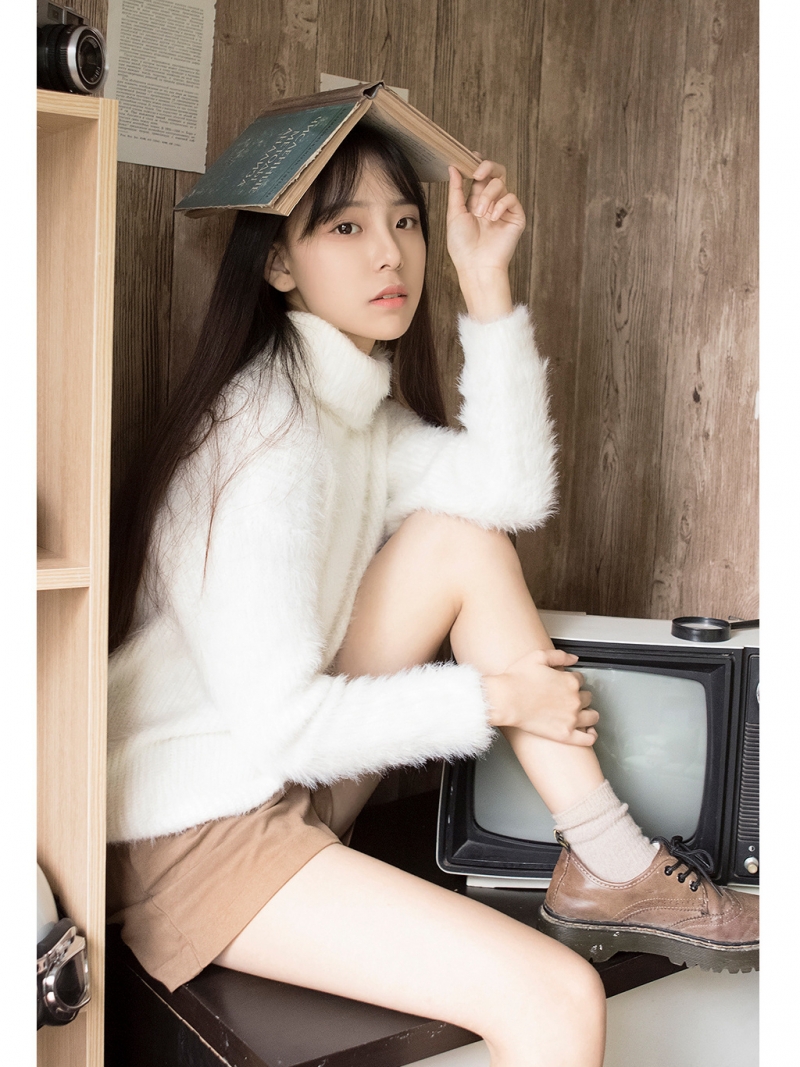 长腿美模身材高挑迷人艺术照 8