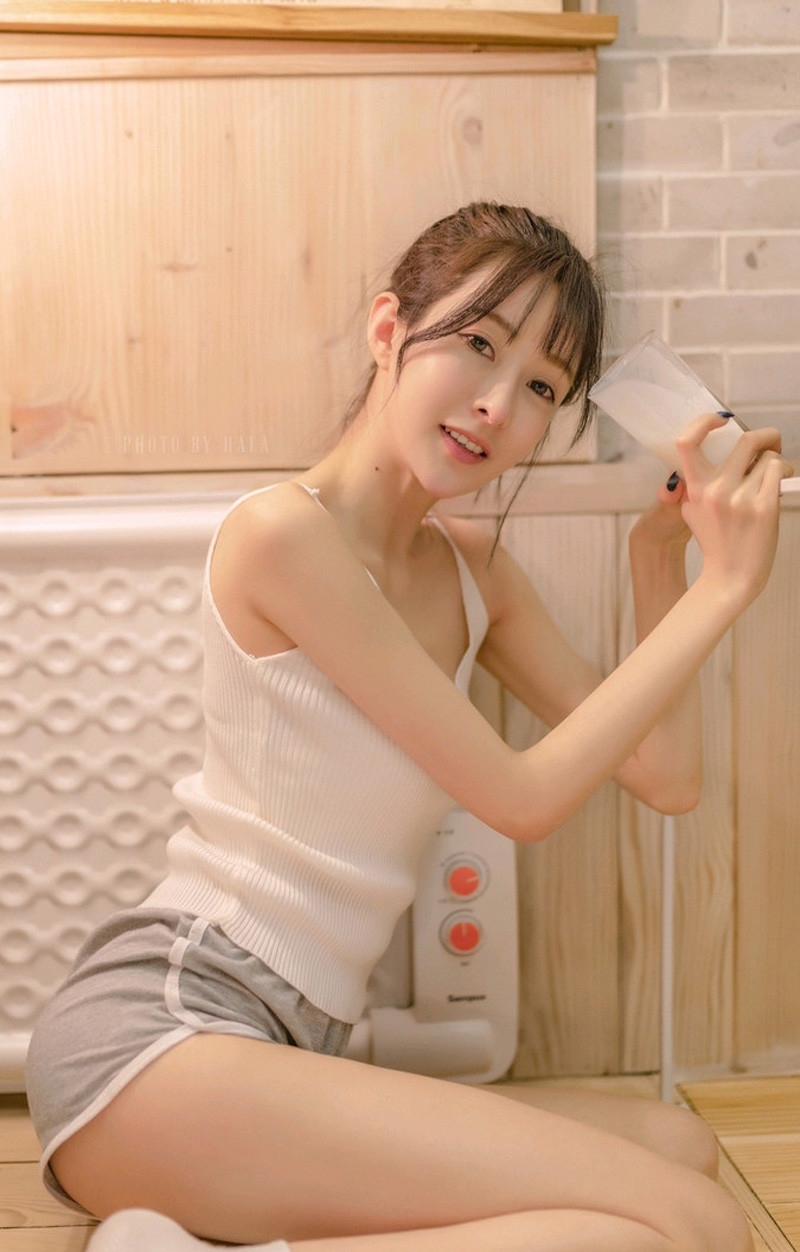 美女身材苗条细腿修长迷人写真 5