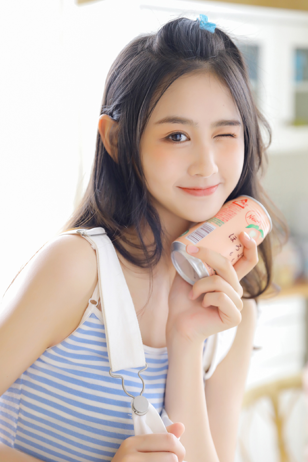 长腿美女俏皮活力性感诱人写真图片