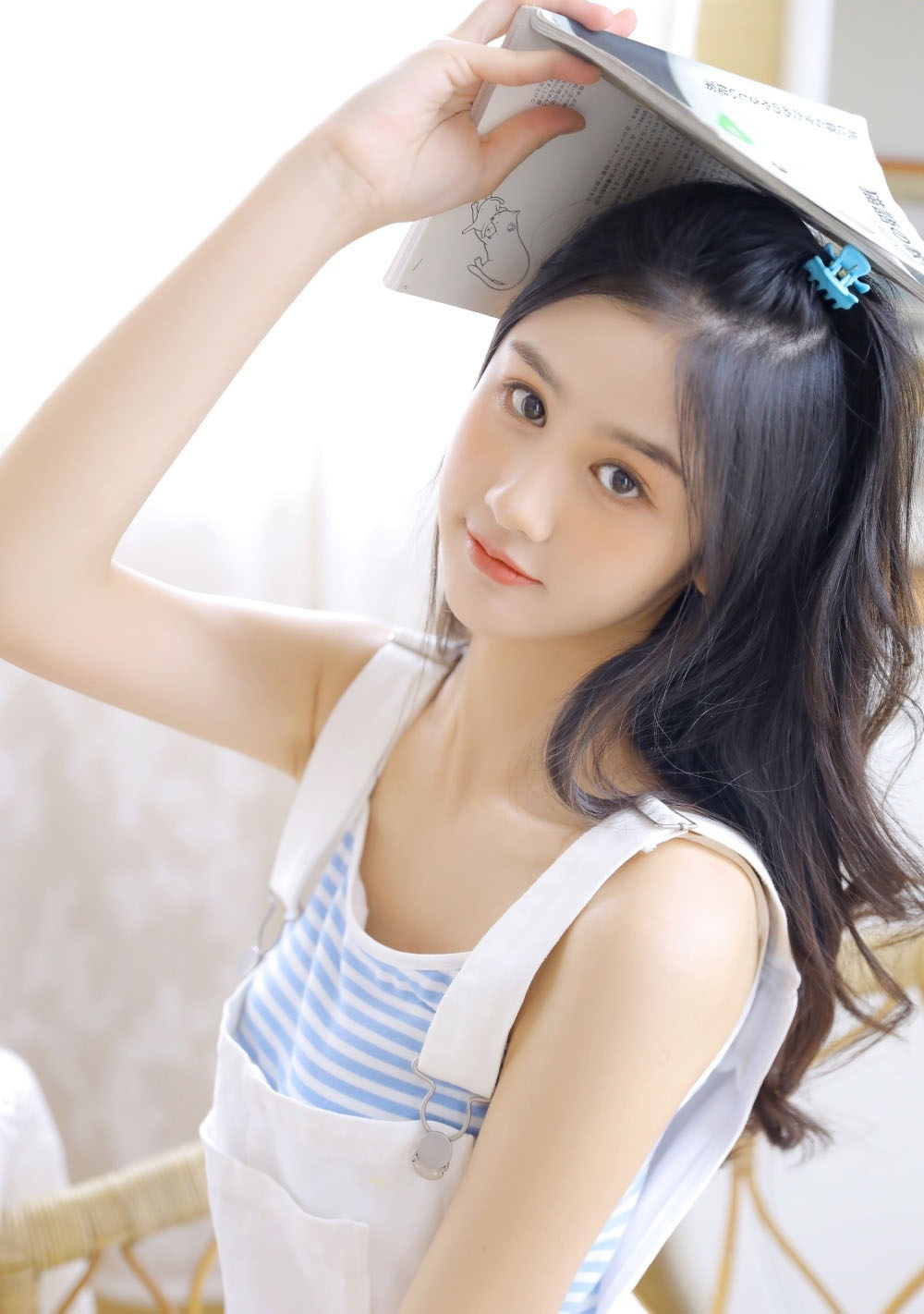 长腿美女俏皮活力性感诱人写真图片 2