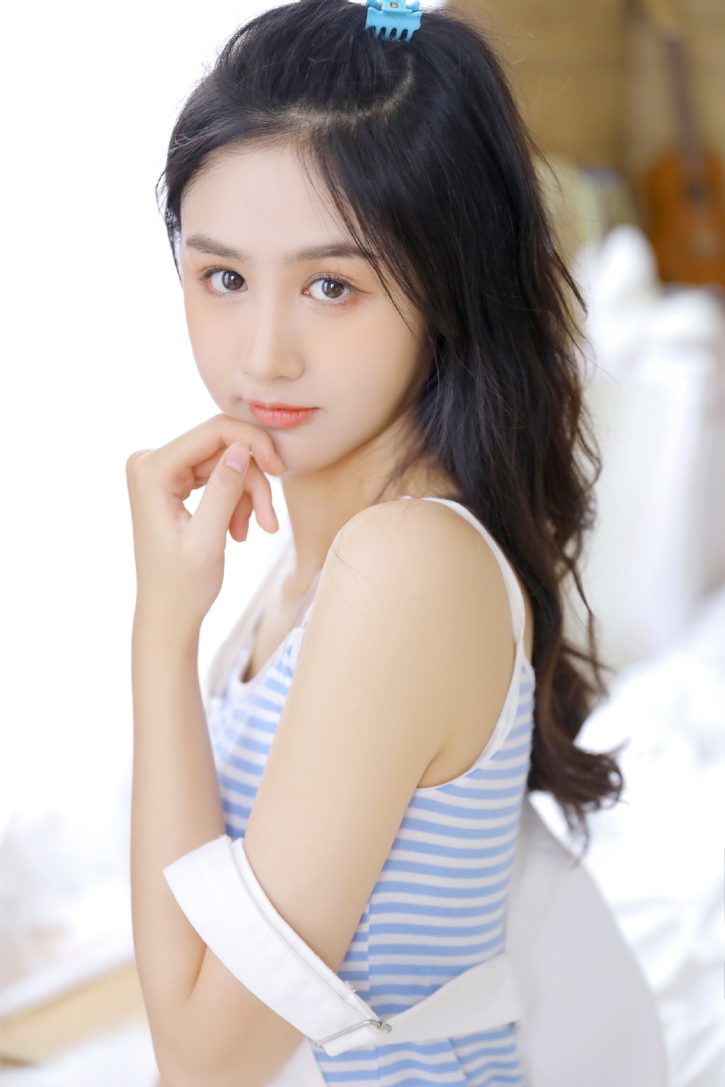 长腿美女俏皮活力性感诱人写真图片 5
