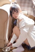 阳光小美女肌肤白皙减龄少女心壁纸