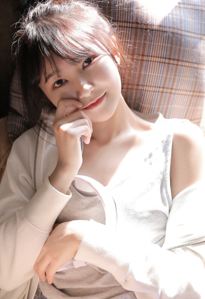 阳光小美女肌肤白皙减龄少女心壁纸 3
