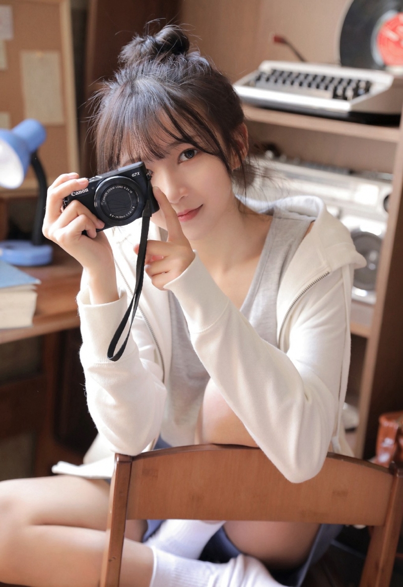 阳光小美女肌肤白皙减龄少女心壁纸 4