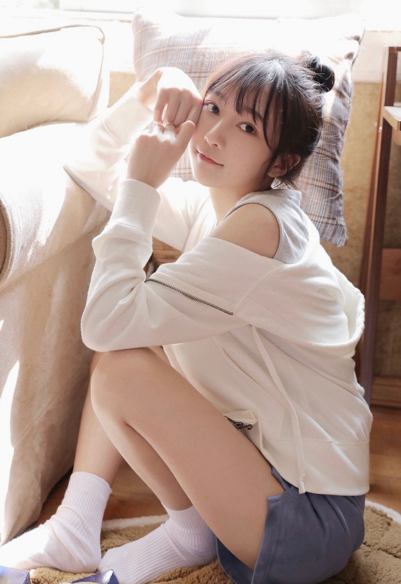 阳光小美女肌肤白皙减龄少女心壁纸 6