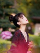 孟子义印花裙甜美写真图片