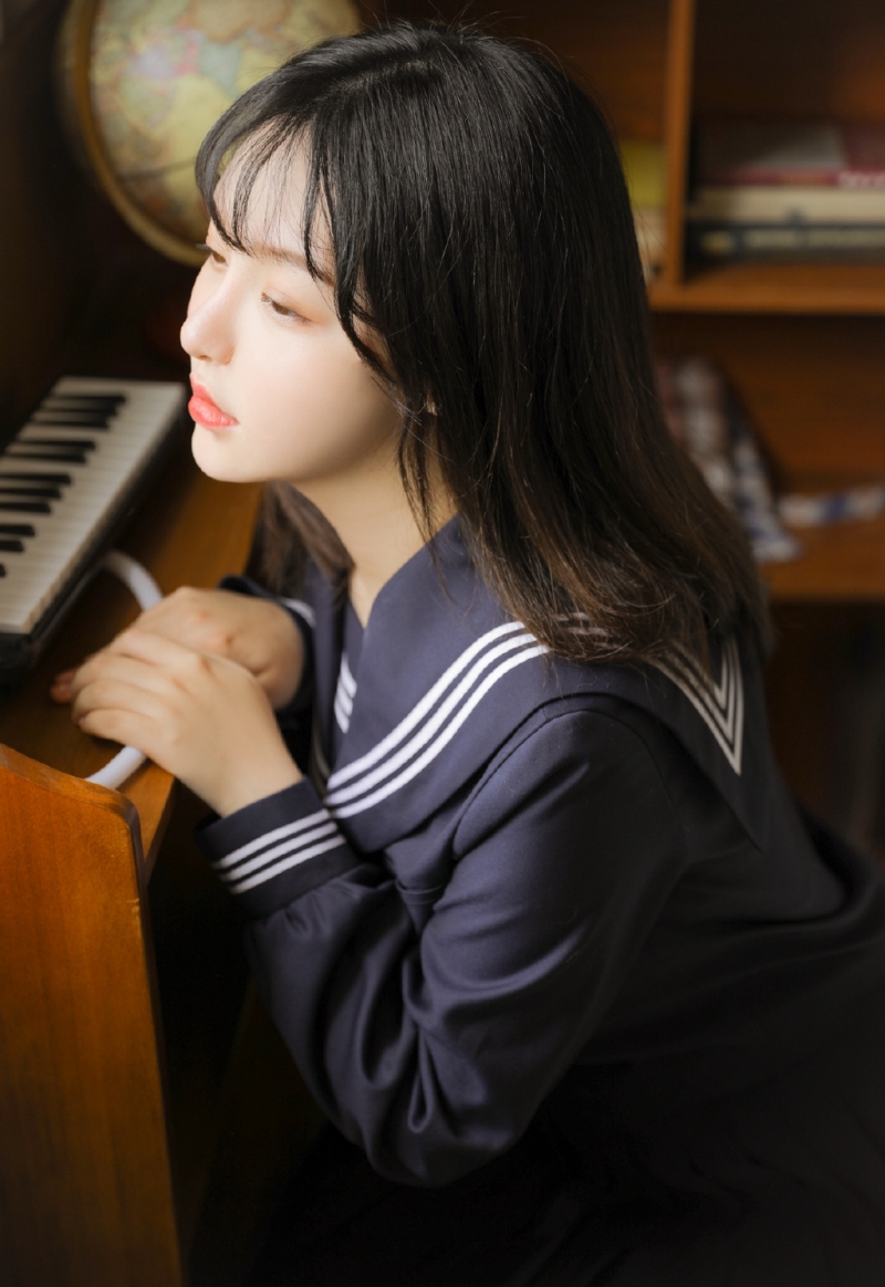 JK制服美女肤白貌美漂亮写真图 3