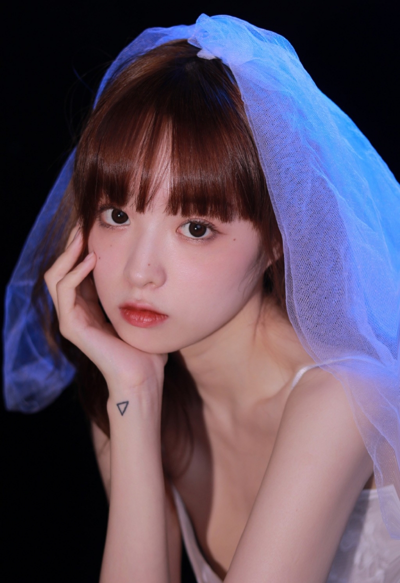 清纯少女锁骨精致白皙美女照片 3