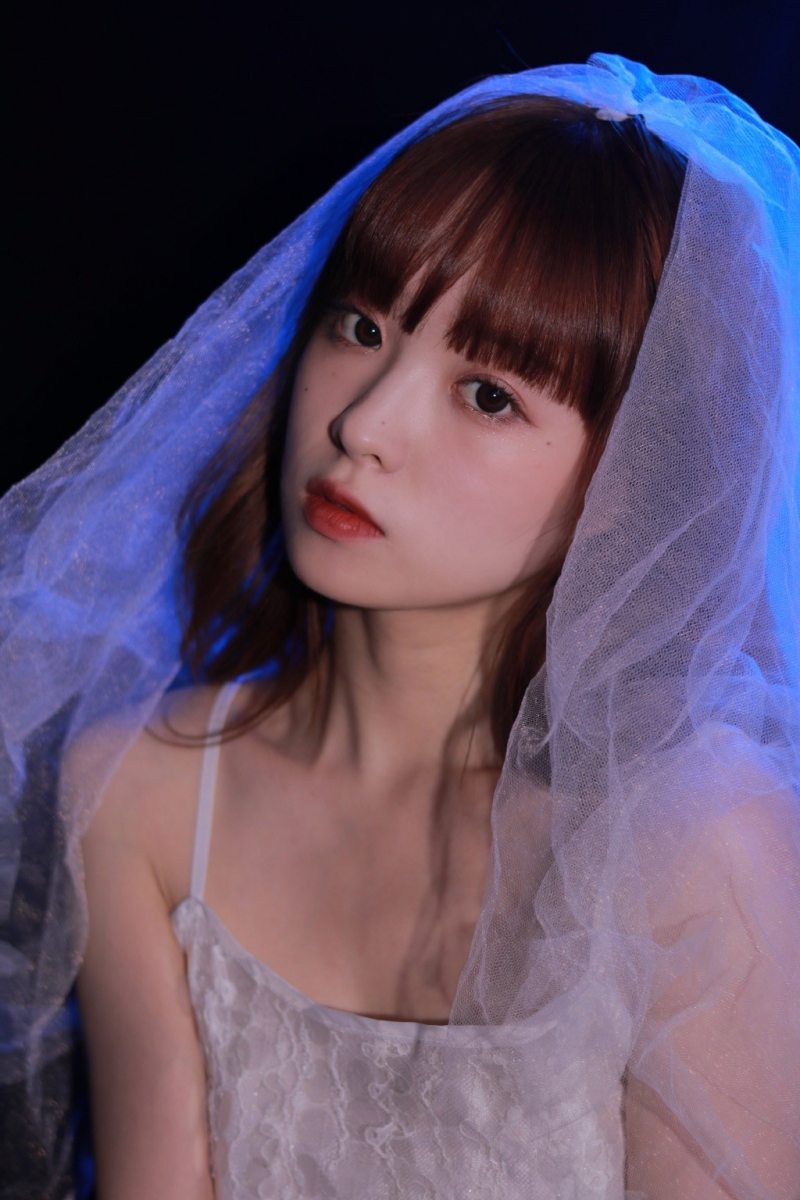 清纯少女锁骨精致白皙美女照片 4