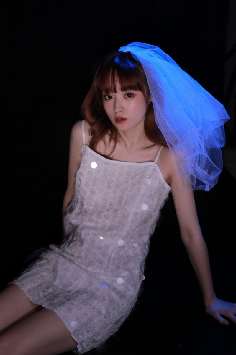 清纯少女锁骨精致白皙美女照片 5