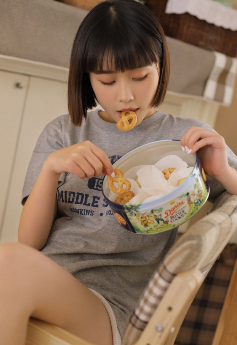 短发俏皮妹妹大眼清澈清纯写真 5