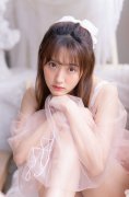 温婉小女人香肩雪白细腻惹火私拍
