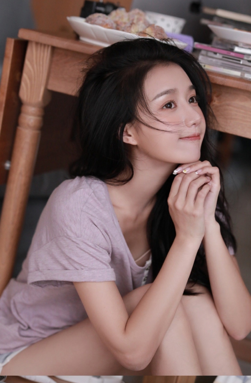 大眼美女粉嫩娇艳漂亮女生图片 5