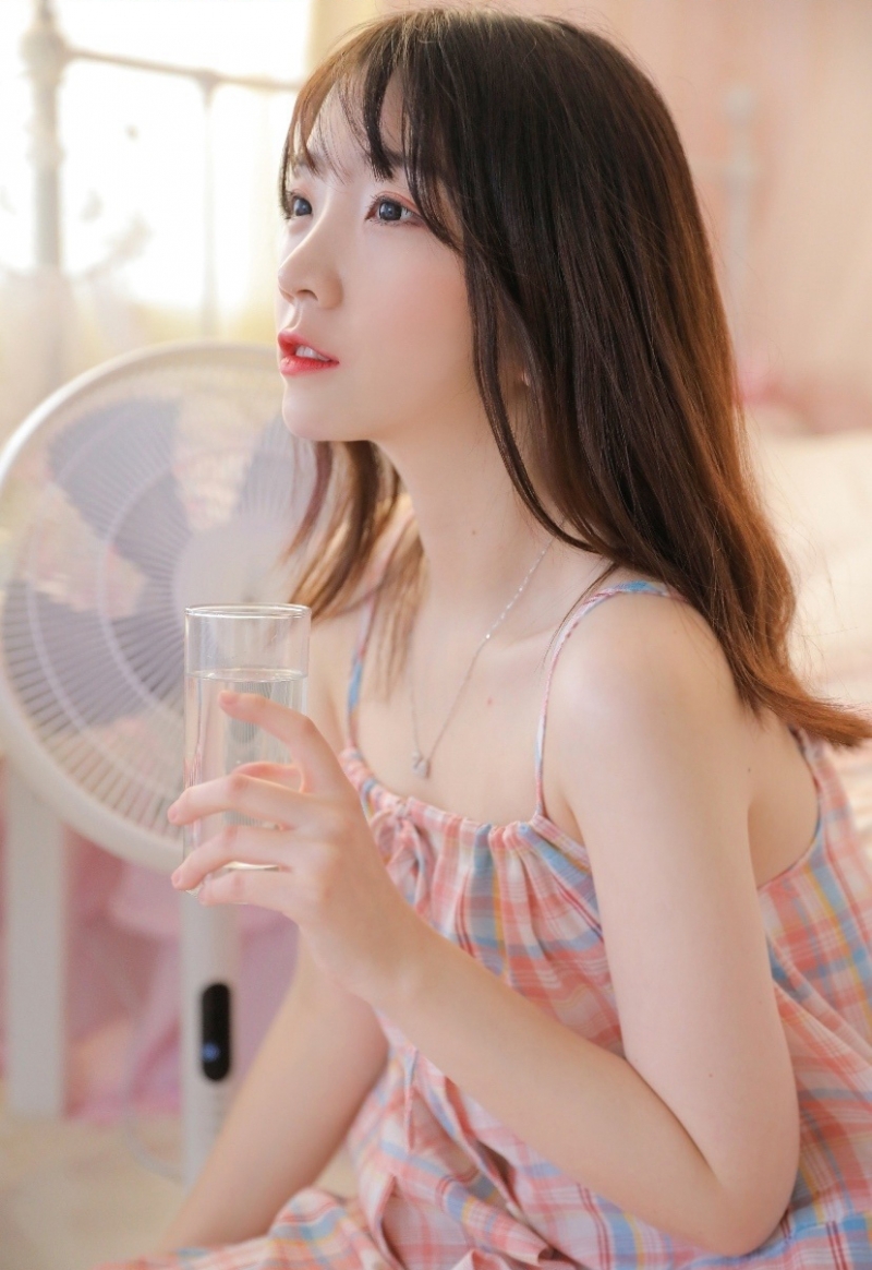气质校花身材纤细苗条私拍 9
