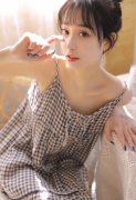 大眼美女唇红齿白漂亮性感套图