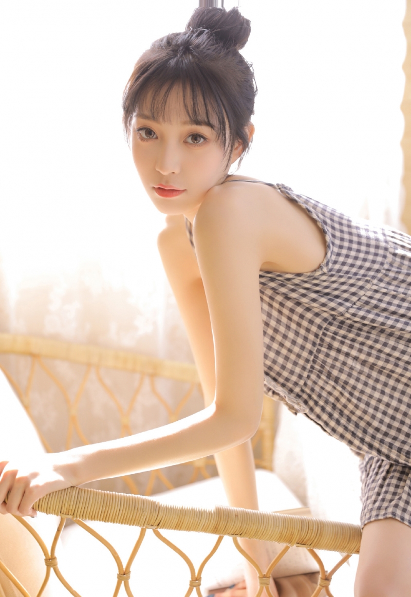 大眼美女唇红齿白漂亮性感套图 2
