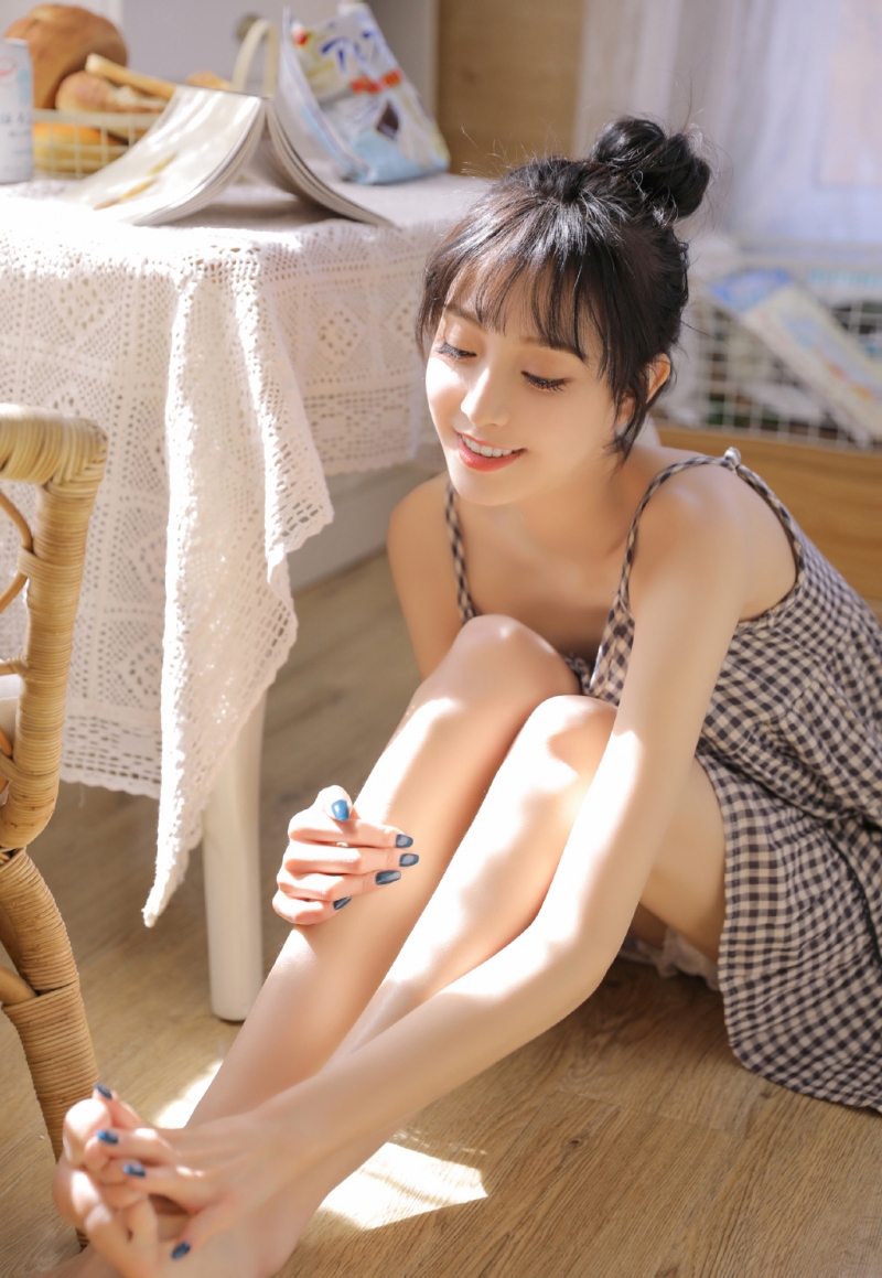 大眼美女唇红齿白漂亮性感套图 5