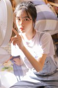 邻家女孩性格慵懒女生图片