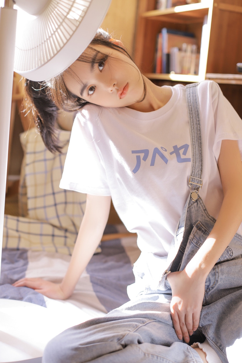 邻家女孩性格慵懒女生图片 2