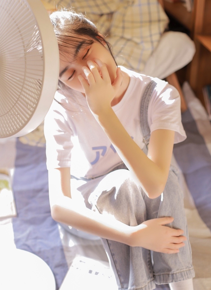 邻家女孩性格慵懒女生图片 6