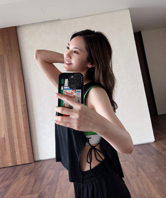 台湾美女明星杨丞琳运动服照片 2