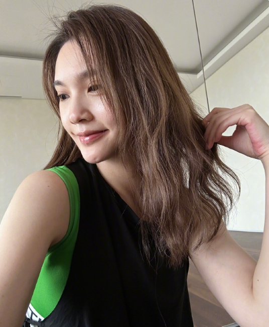 台湾美女明星杨丞琳运动服照片 3