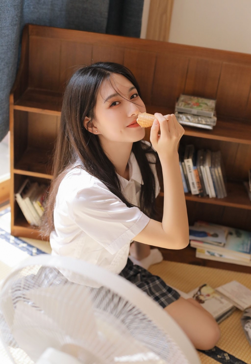 美女校花娇软可爱写真摄影 8