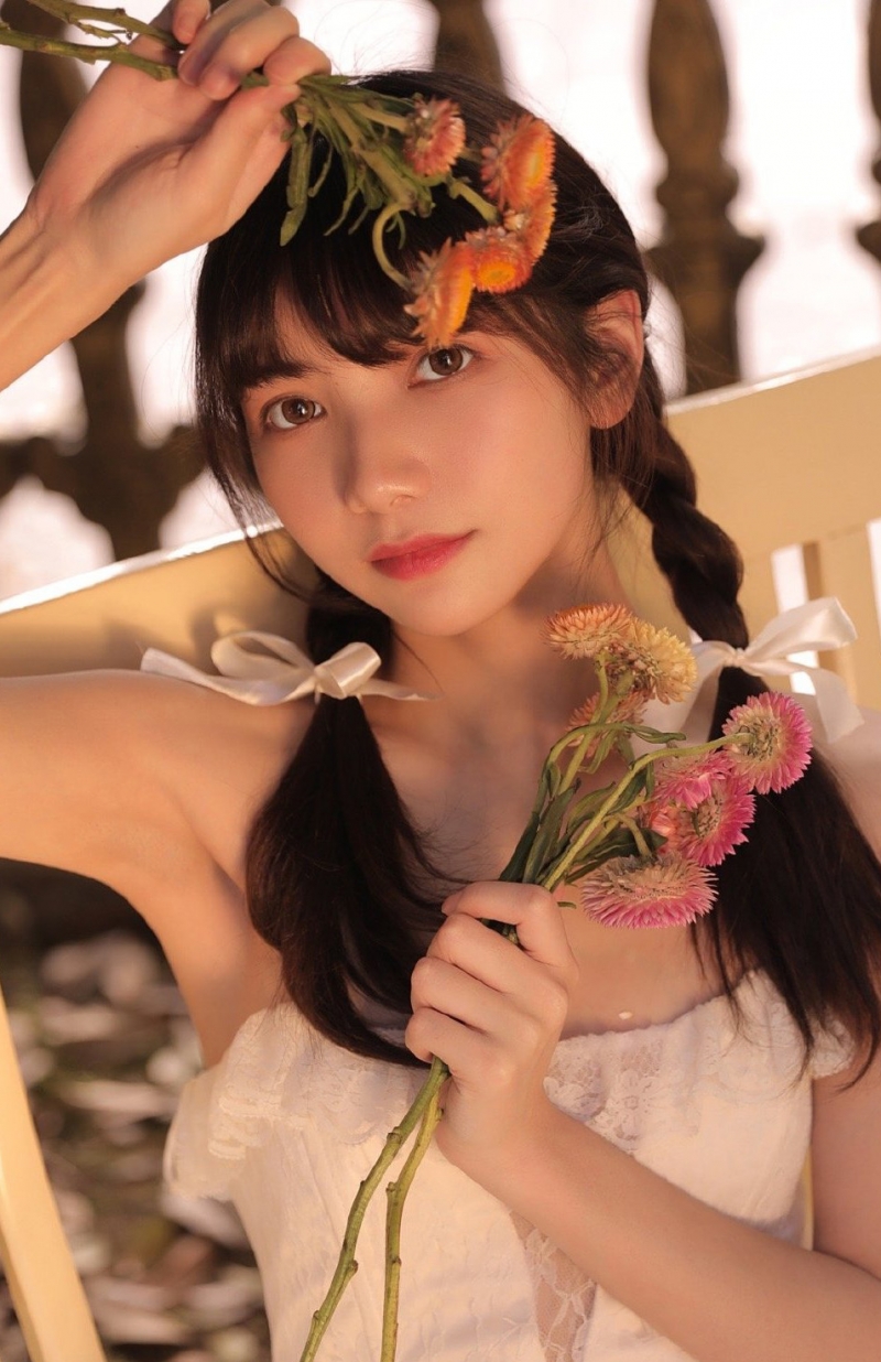 花房姑娘户外干净漂亮美女图片 4