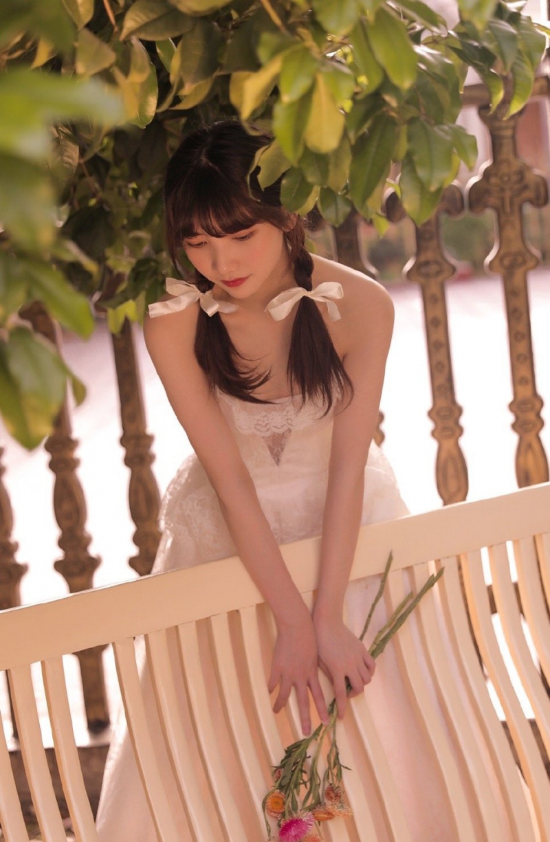 花房姑娘户外干净漂亮美女图片 6