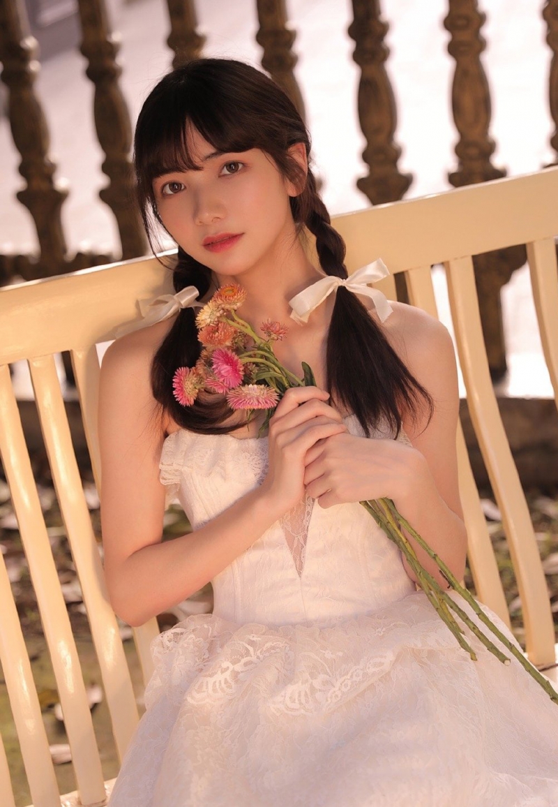 花房姑娘户外干净漂亮美女图片 7