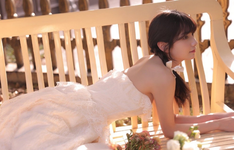 花房姑娘户外干净漂亮美女图片 8