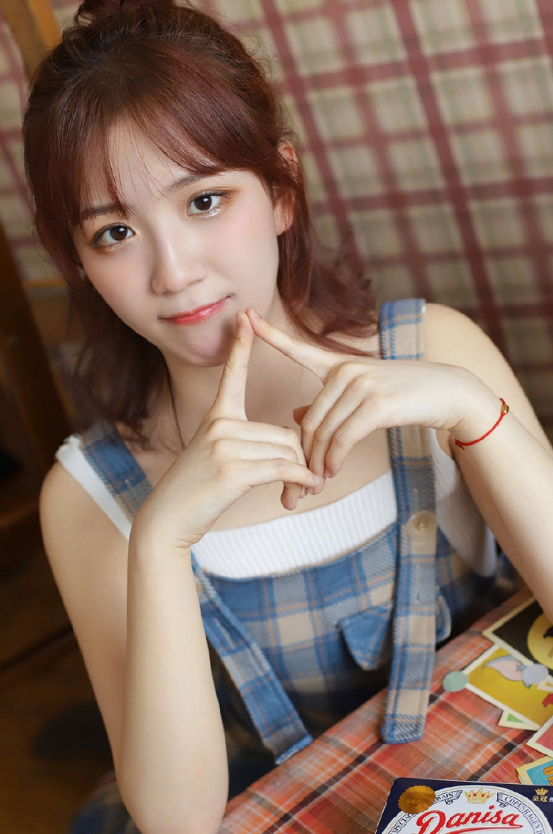 养眼美女夏日清甜可爱图片 9