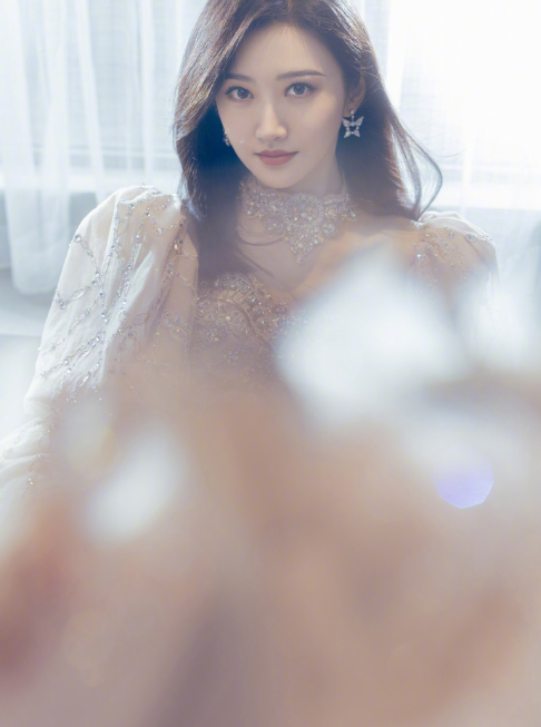 西安美女明星景甜礼服唯美图片 5