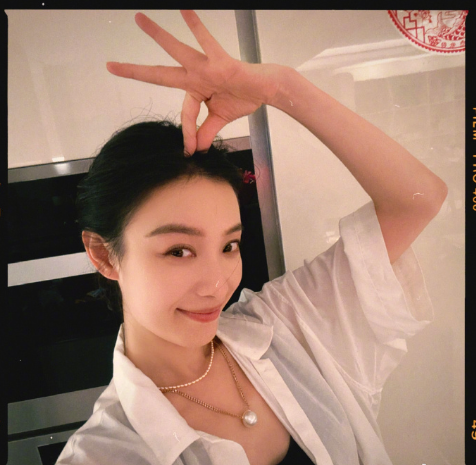 中国美女演员倪妮自拍照图片 3