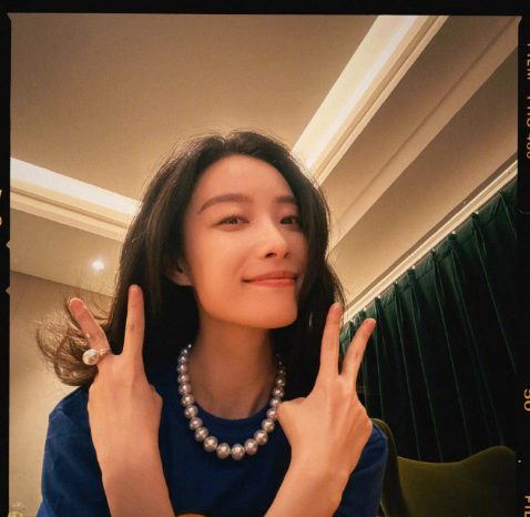 中国美女演员倪妮自拍照图片 4