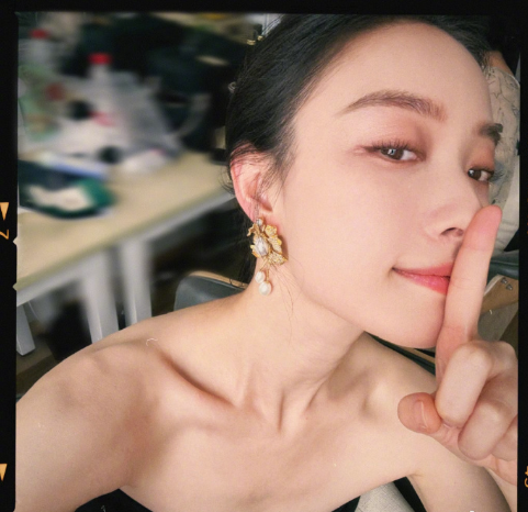 中国美女演员倪妮自拍照图片