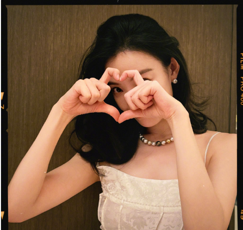 中国美女演员倪妮自拍照图片 9