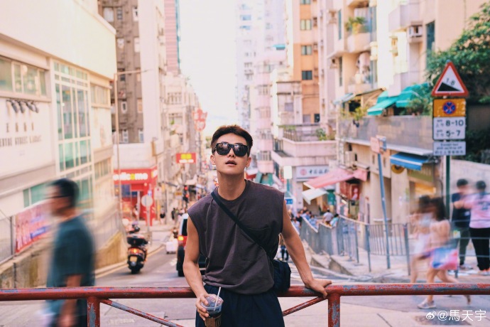 阳光男明星马天宇港风写真图片 3