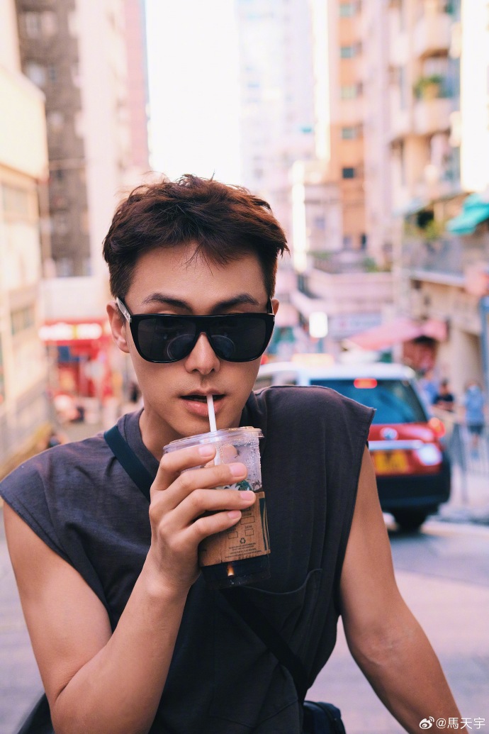 阳光男明星马天宇港风写真图片 4