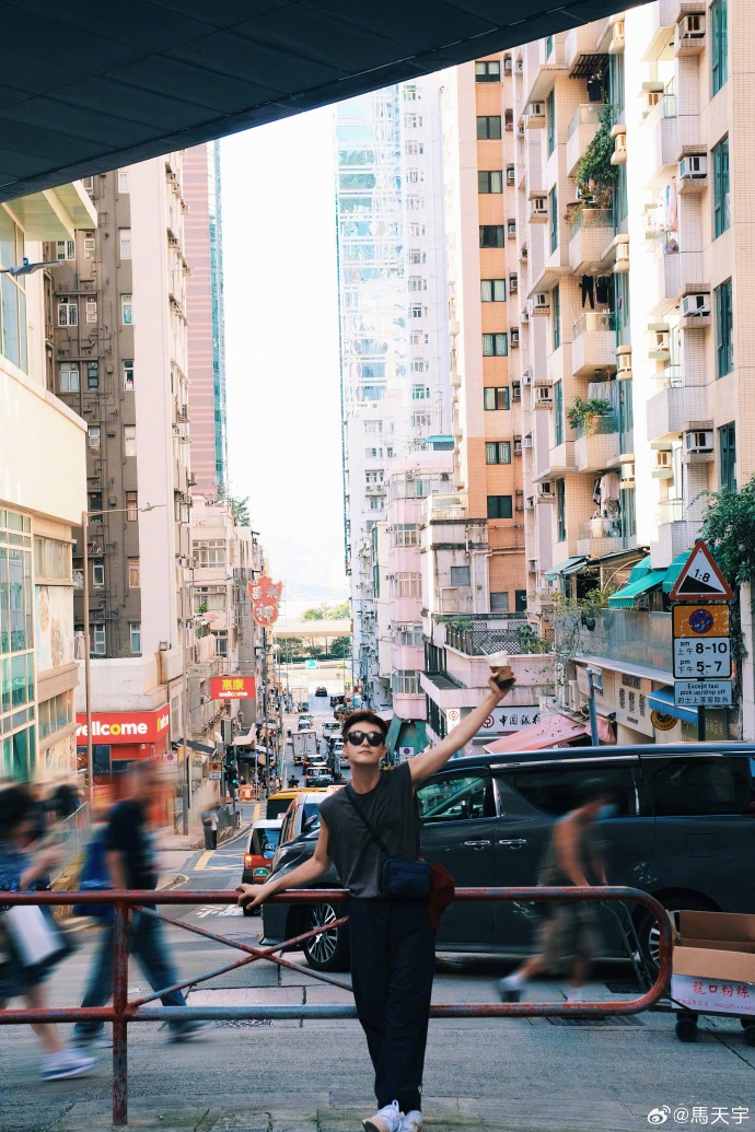 阳光男明星马天宇港风写真图片 5