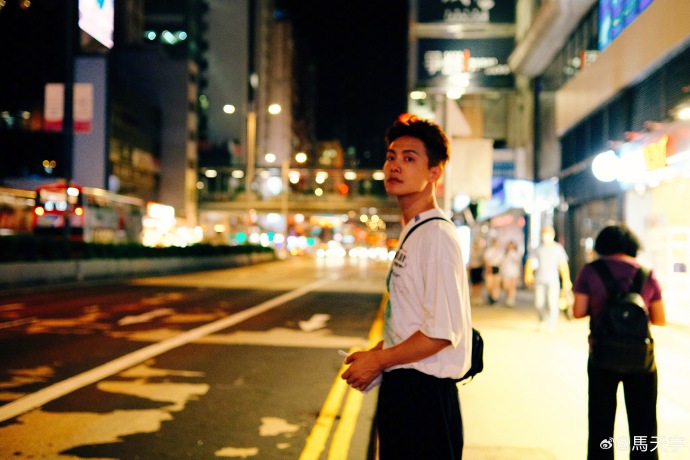 阳光男明星马天宇港风写真图片 8