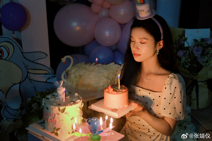 99年湖南美女明星张婧仪生日照图片 2