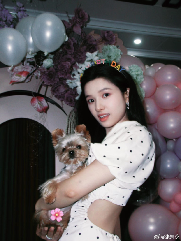 99年湖南美女明星张婧仪生日照图片 4