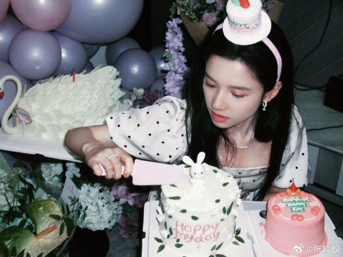 99年湖南美女明星张婧仪生日照图片 5