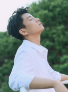 中国男演员王子奇白衬衫干净清爽写真图片