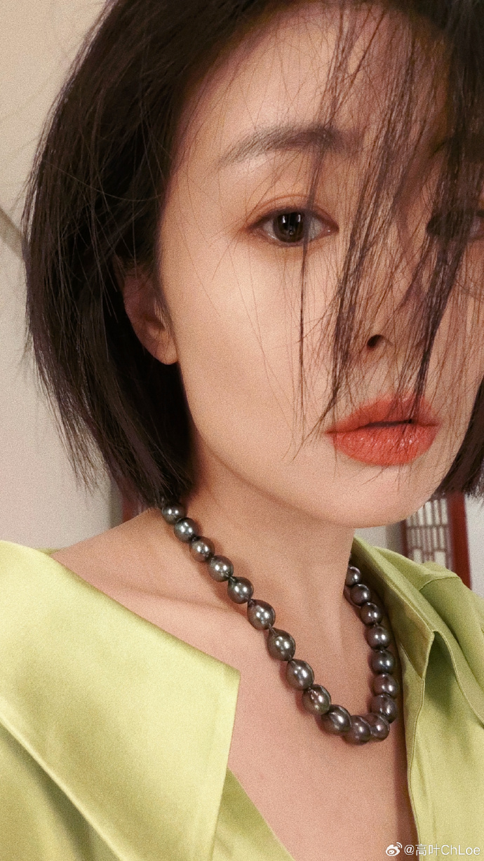 狂飙大嫂美女明星高叶自拍照图片
