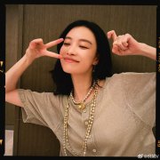 我要看美女倪妮庆祝电影消失的她票房突破30亿自